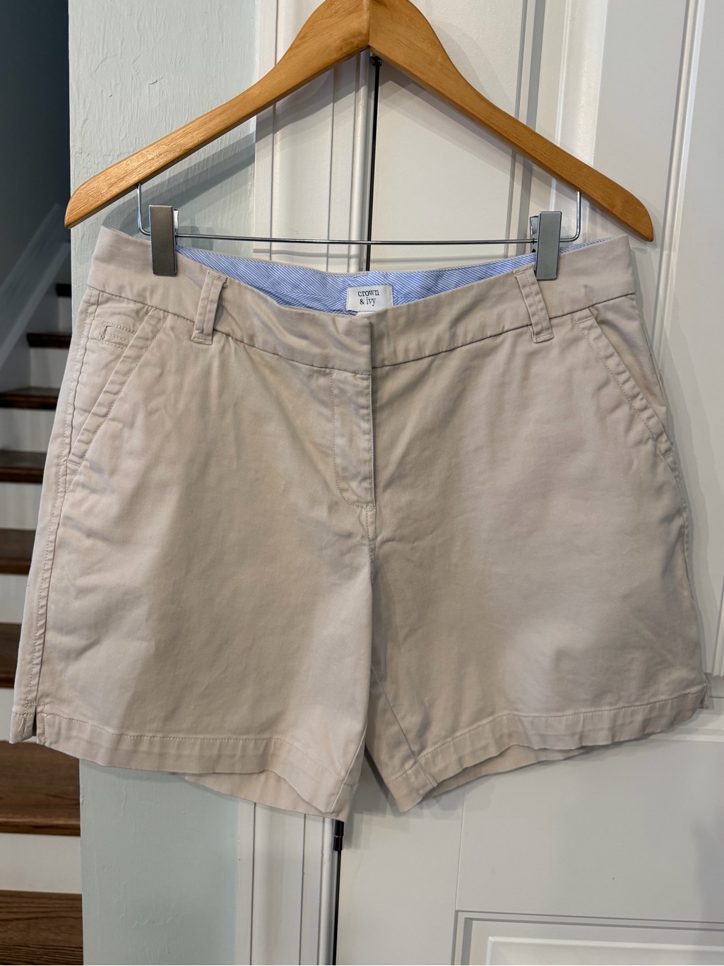 Crown & Ivy Caroline Khaki Bermuda Shorts Size 6 Stretch Preppy Summer